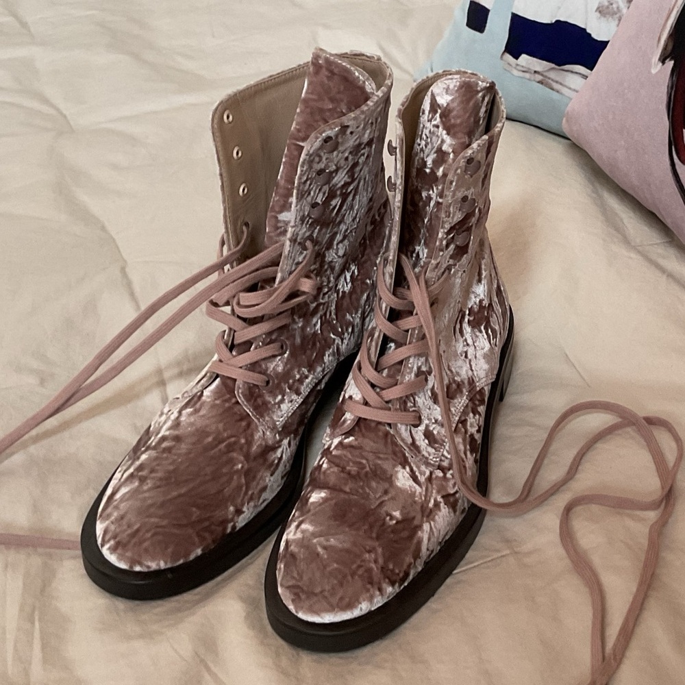 Stuart Weitzman Sondra Sleek Booties, 6.5, New - Picture 2 of 13